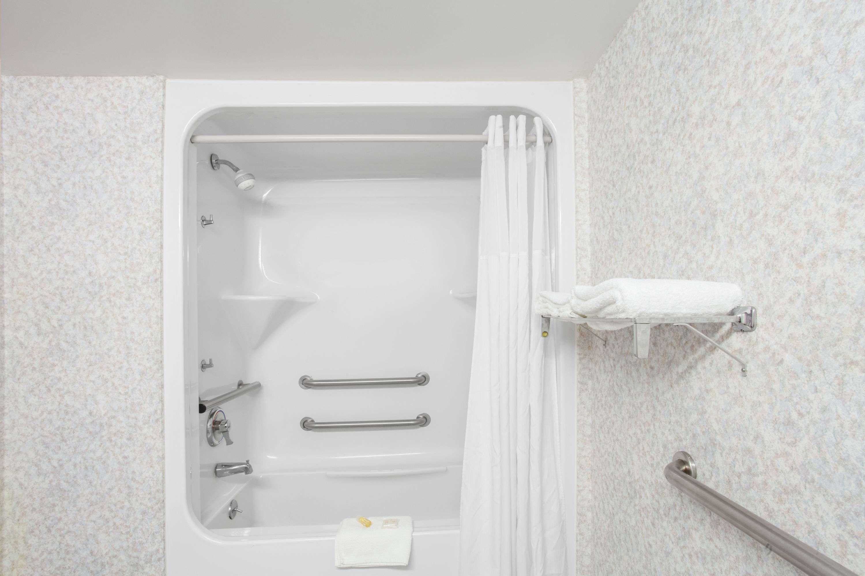 Days Inn By Wyndham Saint Pauls Εξωτερικό φωτογραφία