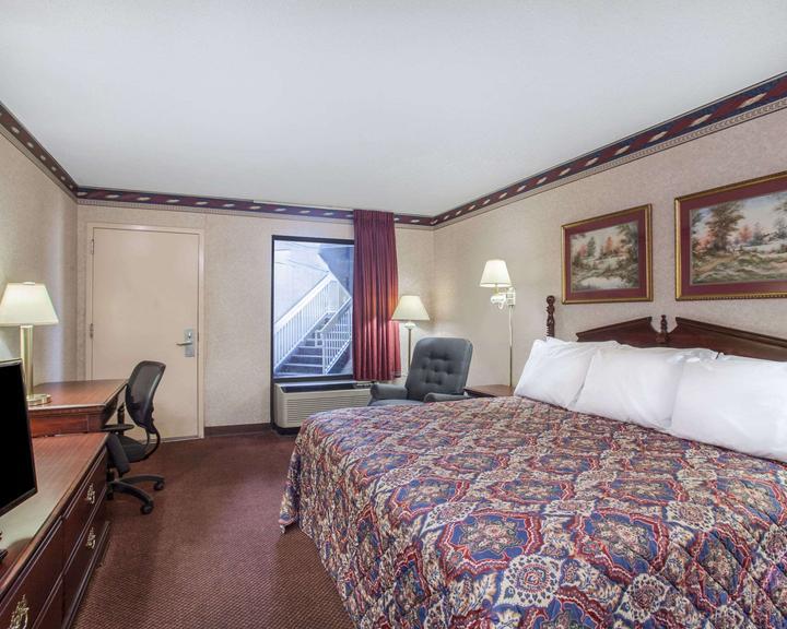Days Inn By Wyndham Saint Pauls Εξωτερικό φωτογραφία