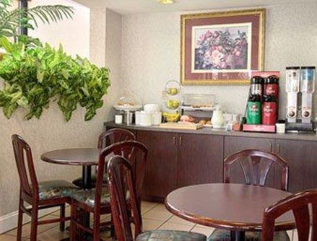 Days Inn By Wyndham Saint Pauls Εστιατόριο φωτογραφία